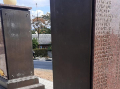 Загадочные обстоятельства: с памятника в Мысхако исчезли плиты 