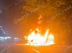 Остался только каркас: ночью в Новороссийске сгорела иномарка 