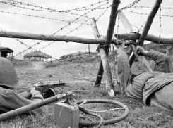 Новороссийск 75 лет назад: солдаты прорываются сквозь колючую проволоку