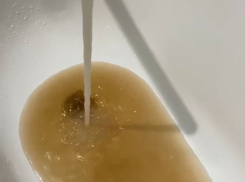 У новороссийца из крана полилась «фанта» вместо горячей воды 