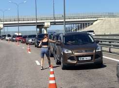 Транспортный коллапс на Крымском мосту: что известно к этому часу  