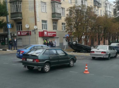 «Лада» зрелищно перевернула американца в центре Новороссийска
