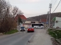 «Слава Богу, без аварий»: новороссийцы заждались нормальную дорогу