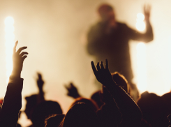 Афиша в Новороссийске: как город отметит День молодёжи и куда сходить на выходных