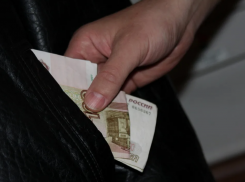 Гость украл у жительницы Новороссийска деньги, пока она отвлеклась