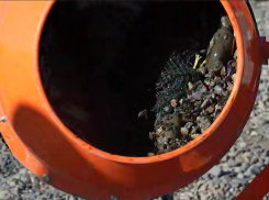 «Как поведет себя мазут летом - загадка»: ученые не знают, чего ждать, а в Анапе чистят гальку бетономешалками