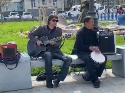 Позитива в ленту: талантливые музыканты порадовали новороссийцев на набережной