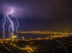 В Новороссийске объявили экстренное предупреждение о ливнях с грозами