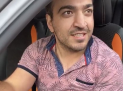 Автоблогер Давидыч вручил новороссийцу ключи от самого дорогого Hyundai Solaris в России