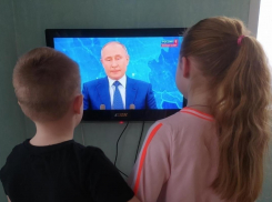 Почему только детям до 7 лет: указ Путина о новогодних выплатах получил разъяснение