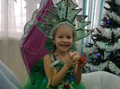 Феодора Картелева - очаровательная елочка и новый участник конкурса на самый лучший новогодний костюм