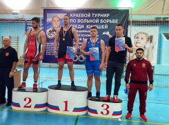 Новороссийские спортсмены привезли с турнира по вольной борьбе серебро и бронзу