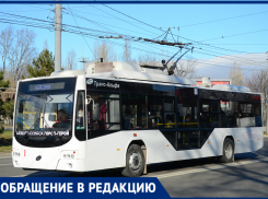 Жительница Новороссийска выбирает троллейбус
