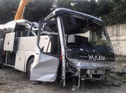 Водитель автобуса, упавшего в обрыв под Новороссийском, был в медикаментозном опьянении