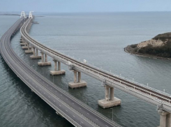 На Крымском мосту образовалась многокилометровая пробка