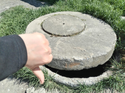 «Недолго радовались»: новороссийца возмущают люки в Гайдуке 