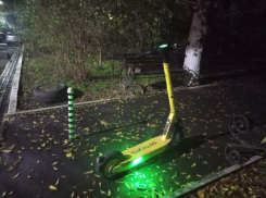 «Видать совсем не нужен стал» - житель Новороссийска высказался о брошенном самокате 