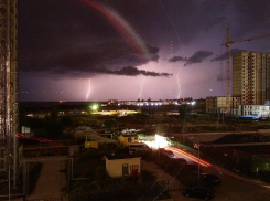 Героическим стебом встретил город-герой Новороссийск разгул стихии и вой сирен