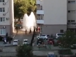 «А говорят, давления не хватает», - в Новороссийске сам собой появился новый фонтан