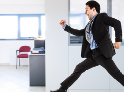 В Новороссийске запустили общественный транспорт и разрешили ехать на работу. Школы и сады не работают 