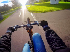 Головой о камень: 45-летний велосипедист напугал гуляющих в парке новороссийцев