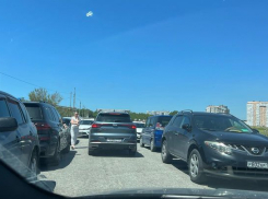 Автолюбителям негде даже развернуться на Косе в Новороссийске