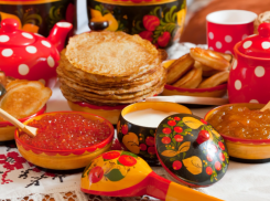 От языческих костров до блинов с икрой: гид по Масленице