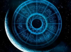 Гороскоп на 7 марта: сложности у скорпионов, романтика у водолеев