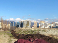 Отходы производства рядом с жилыми домами «радуют» глаз новороссийцев 