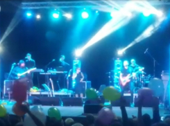 Концерт группы Светланы Сургановой подарил новороссийцам воздушные шары, новые песни и старые хиты 