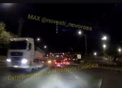Жители переживают: скоро мост обвалится под весом фур в Новороссийске