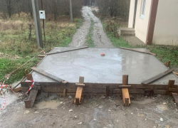 Новороссийцев лишают единственной дороги к домам - там начали стройку 