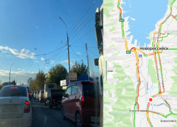 «Таких пробок не было даже в курортный сезон!»: у новороссийцев нет возможности добираться до работы вовремя