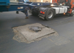 Бросаются на водителей и строят им подставы  дороги в Новороссийске