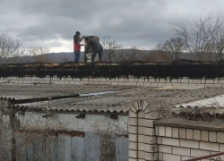 Все крошится в руках: семья из станицы под Новороссийском осталась без дома после пожара