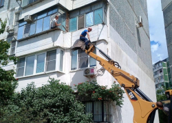 Как Ромео к пожилой Джульетте на балкон, вспорхнул новороссийский 	спасатель 