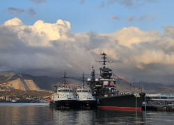 В Новороссийске идёт отражение атаки безэкипажных катеров