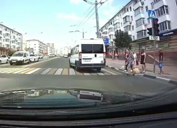 Красный свет светофора не останавливает новороссийских маршрутчиков