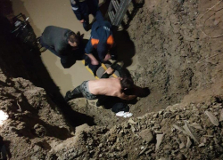 Велосипедист провалился в яму в центре Новороссийска