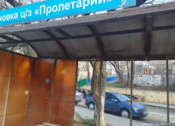 "Шесхарис городом не считается?": жительница Новороссийска возмущена состоянием остановки