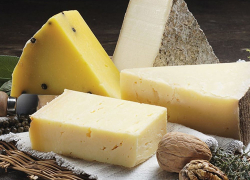 У торговца на Южном рынке Новороссийска изъяли санкционный сыр