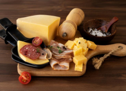 Жареная колбаска с сыром: в Краснодарском крае изъяли и уничтожили санкционную продукцию 