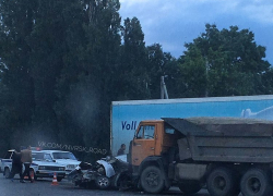 В Новороссийске КАМАЗ задавил «двенадцатую»