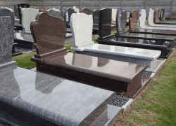 Новороссийский мошенник забрал 65 тысяч рублей за памятник на кладбище и исчез