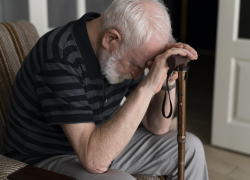 Сообщение в мессенджере лишило денег пенсионера из Новороссийска 