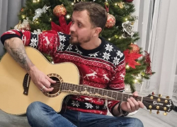 "Победа любит смелых": лидер новороссийской рок-группы поздравляет земляков с Новым годом!