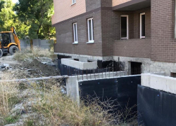 В ЖК «Суворовский» скоро поставят лифты, а на «Посейдонах» конь не валялся