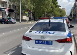 Сотрудники ДПС в Новороссийске помогли мальчику с гвоздем в ноге