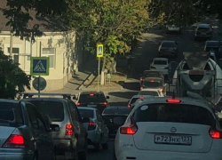 Из-за смертельного ДТП в Новороссийске образовалась пробка 