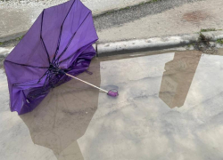 В Новороссийске погода нахмурилась: целый день ветер с дождем